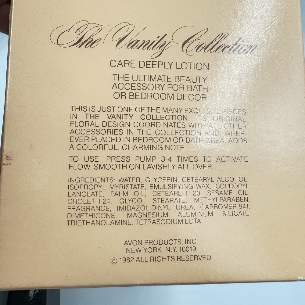Vintage Avon The Vanity Collection Care Deeply Lotion Pump Ceramic Box - Picture 3 of 3